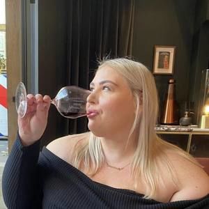 Meet your Posher, Alexandra